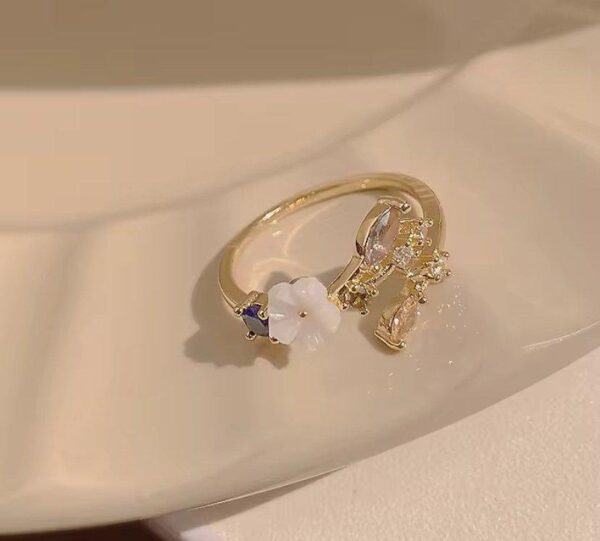 golden magic flower ring